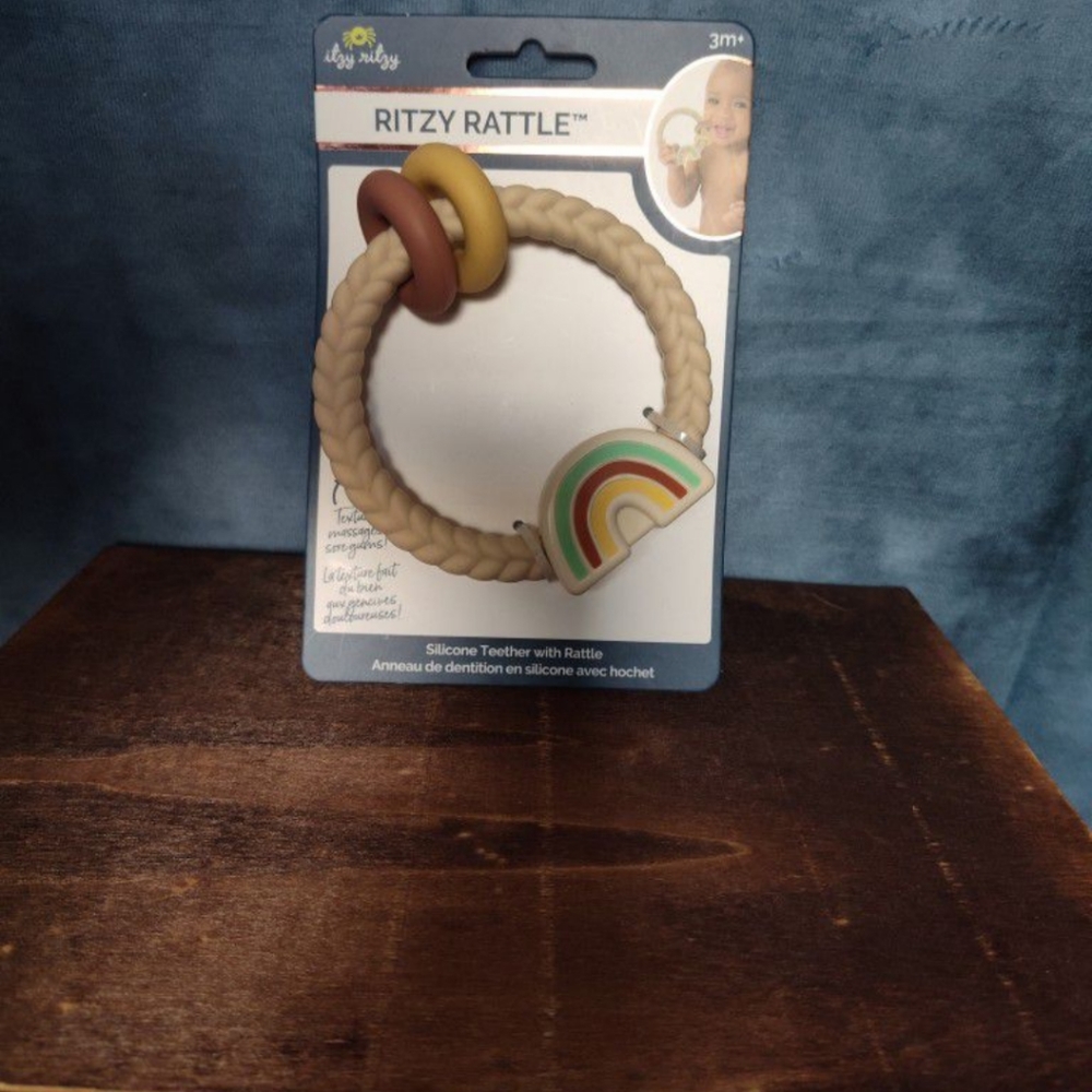 Itzy Ritzy Ring Rattle & Teether - Picture 3 of 3